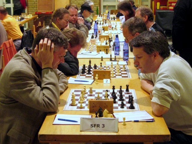 Rolf (links) gegen Michael Keuchen (DWZ 2003)