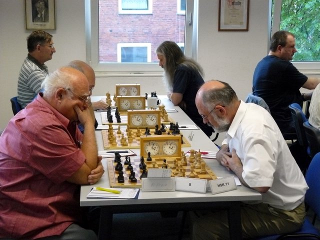 Rolf Kreutzfelfdt (links)  vs. Kurt Kahrsch (rechts).