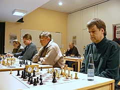 Johannes (rechts) am Spitzenbrett tat sich sichtlich schwer.