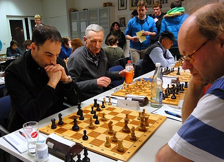 Dr. Hauke Reddmann, ELO 2293(rechts) - Dariyusch Niazi(links)