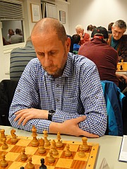 Hanns (Brett 6) stürmte die Königsstelung seines Gegners.