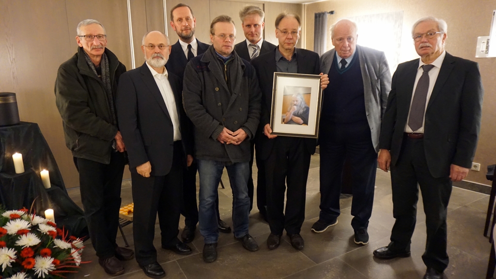 Leon Tscherepanov, Kurt Kahrsch, Hanns Schulz-Mirbach, Christoph Bohn, Helge Hedden, Oliver Leube, zwei Schachfreunde vom BSG Transit (v.l.n.r.) Leon Tscherepanov, Kurt Kahrsch, Hanns Schulz-Mirbach, Christoph Bohn, Helge Hedden, Oliver Leube, zwei Schachfreunde vom BSG Transit (v.l.n.r.)