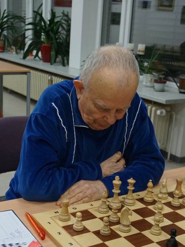 Isja Schwarzman konnte nach drei Stunden Spielzeit an Brett 5 eine weitere Glanzpartie gewinnen.