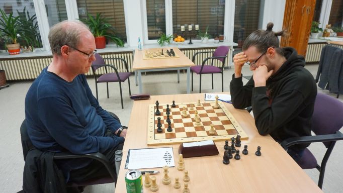 Die längste Partie des Abends spielte Dieter Floren (links) an Brett 8. 