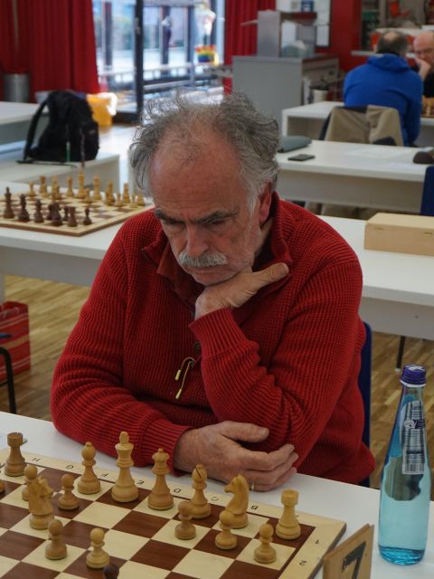 Gerhard Bissinger lehnte ein Remisangebot seines Gegners ab und...