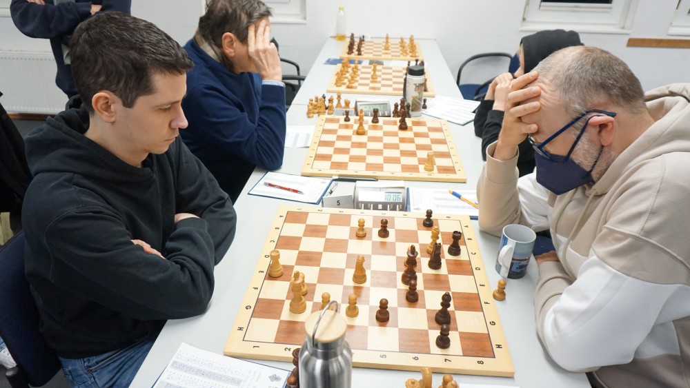 Philipp Konow (links) konnte trotz Materialrückstand seine Partie noch gewinnen Philipp Konow (links) konnte trotz Materialrückstand seine Partie noch gewinnen