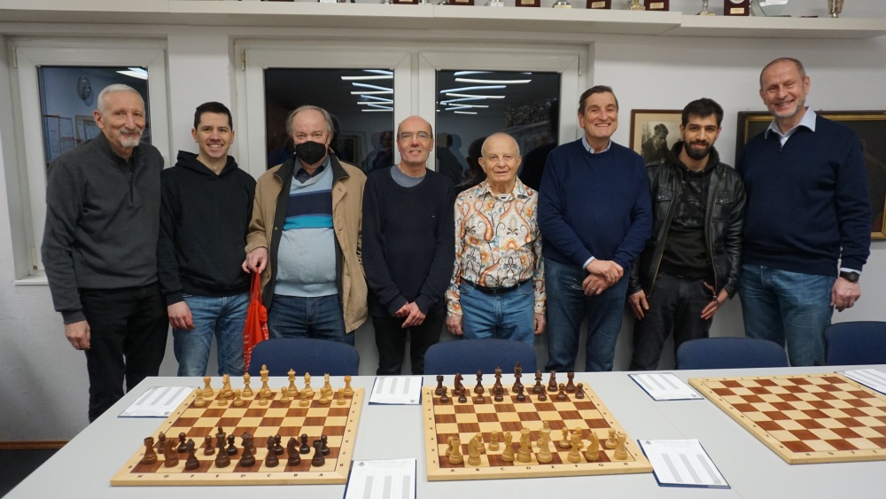 HSK 10 in der Saison 2025. V.l.n.r: Leon Tscherepanov, Philipp Konow, Henning Fraas, Torsten Szobries, Isja Schwarzman, Tonio Barlage, Malek Koniahli, Hanns Schulz-Mirbach. Nicht abgebildet sind Gerhard Bissinger, Dieter Floren, Thomas Stark. HSK 10 in der Saison 2025. V.l.n.r: Leon Tscherepanov, Philipp Konow, Henning Fraas, Torsten Szobries, Isja Schwarzman, Tonio Barlage, Malek Koniahli, Hanns Schulz-Mirbach. Nicht abgebildet sind Gerhard Bissinger, Dieter Floren, Thomas Stark.